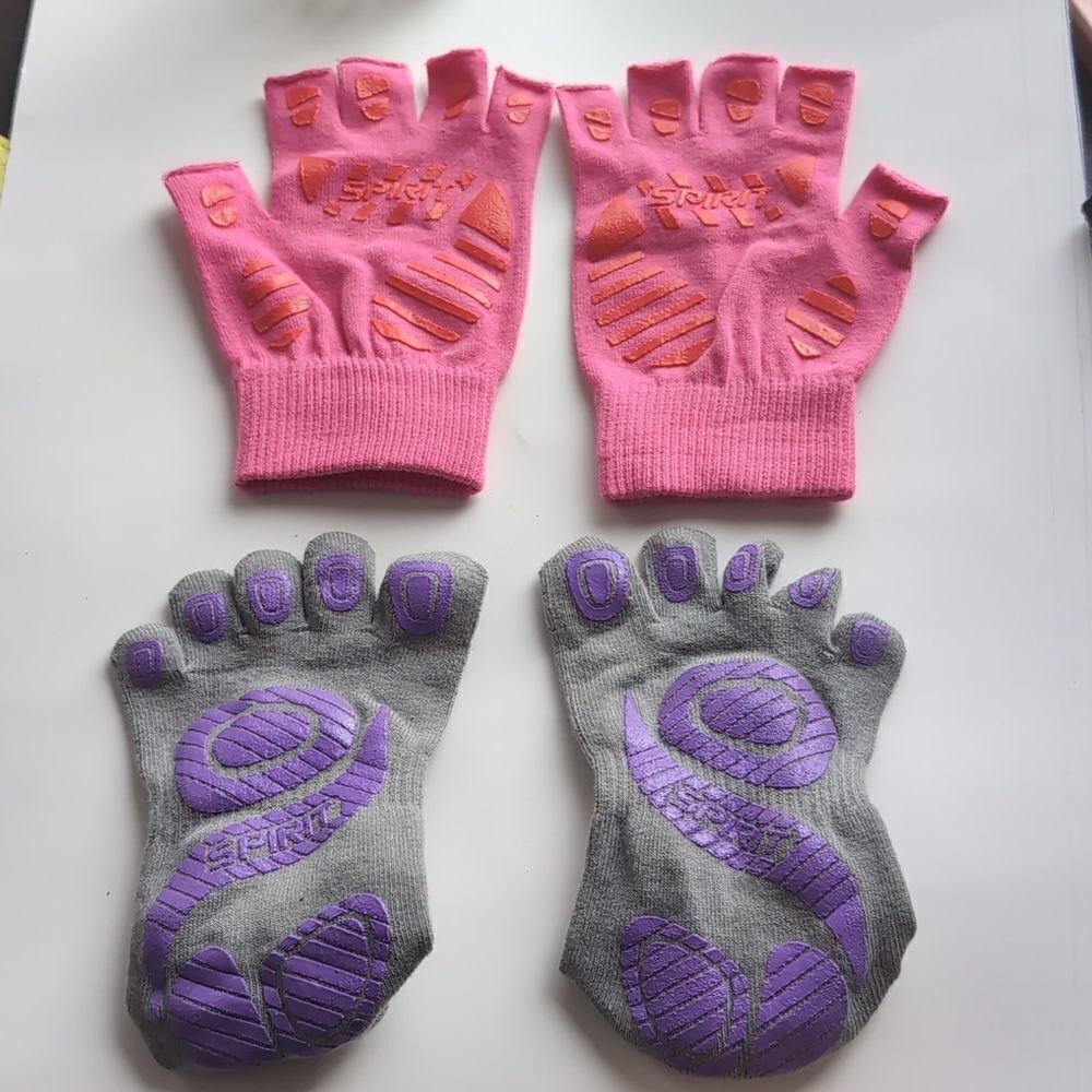 Bundle of cotton yoga socks and yoga gloves one size